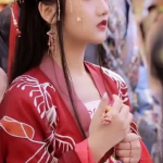 红色汉服花系小姐姐图片,红色汉服小姐姐的古典美韵